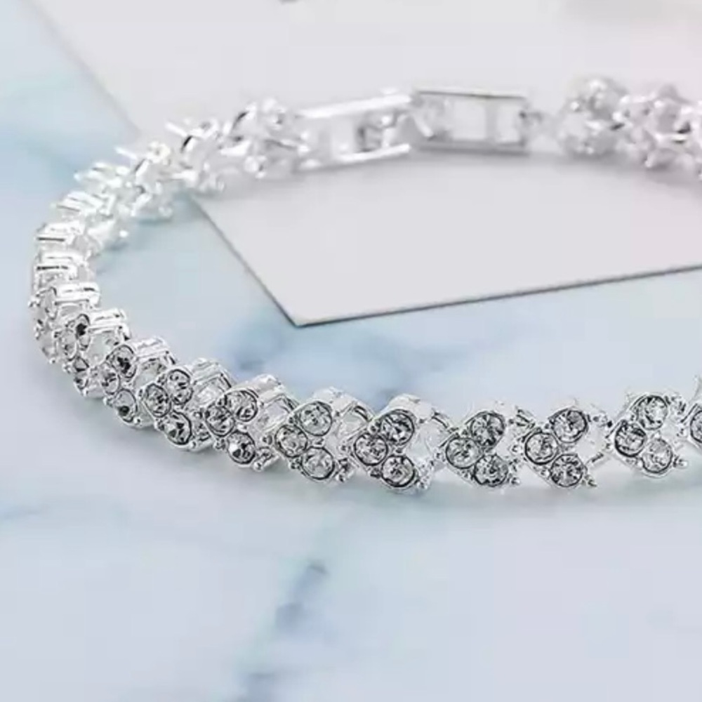 Heart Tennis Bracelet - Picture 2 of 4